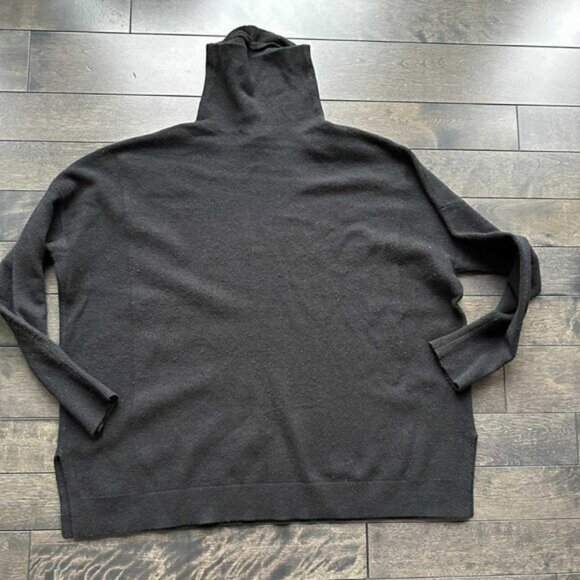 Club Monaco Oversized Cashmere Sweater - Picture 1 of 2